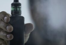 Plataformas devem remover anúncio de cigarros eletrônicos, OMS alerta para riscos à saúde