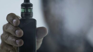 Plataformas devem remover anúncio de cigarros eletrônicos, OMS alerta para riscos à saúde