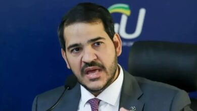 Ministro da AGU acusa Bolsonaro por desmantelamento da Previdência no governo