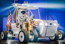 NASA apresenta foto do rover lunar em ação em 19 de maio