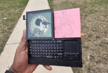 DIY handheld PC integra design com anotações analógicas e post-its