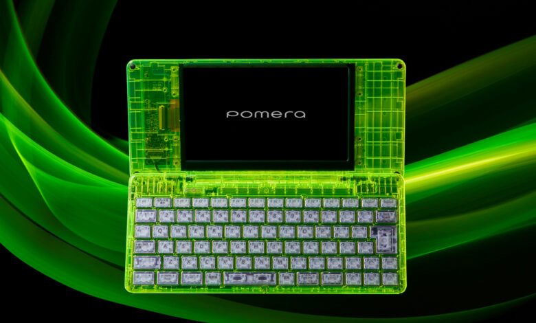 Pomera DM250 inspira design com toque cyberpunk neon
