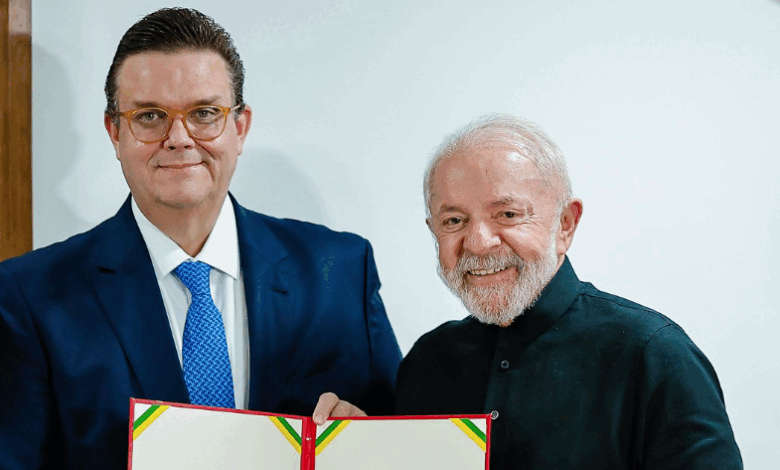 Oposição critica ministro da Previdência no governo Lula