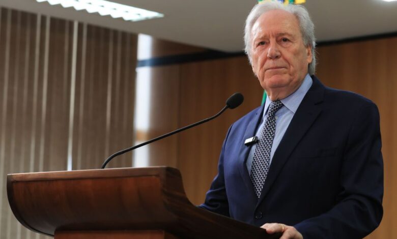 CCJ aprova convites a Lewandowski e governadores sobre PEC da segurança no Congresso