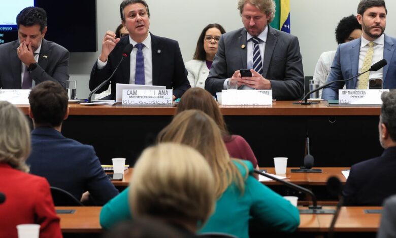 Camilo estabelece novas regras para EaD com foco pedagógico