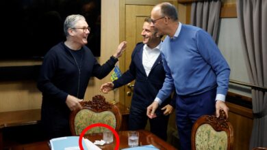 Alex Jones compartilha foto falsa de líderes pro-Ucrânia