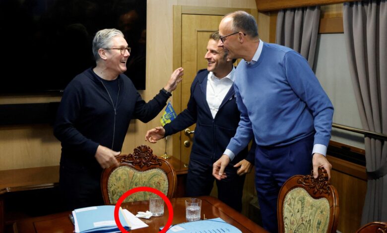 Alex Jones compartilha foto falsa de líderes pro-Ucrânia