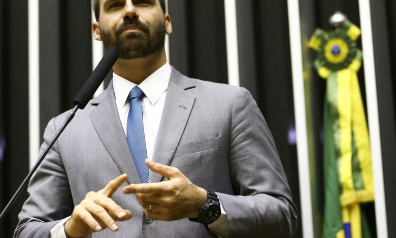 Moraes abre inquérito sobre Eduardo Bolsonaro no STF