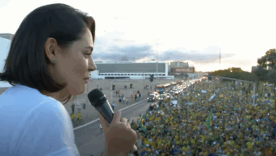 Michelle agradece Fux por voto sensato em STF sobre Débora Rodrigues