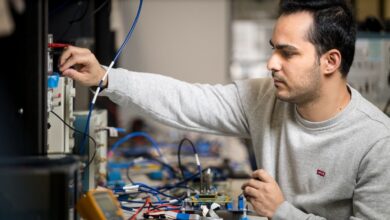 LLM reduz consumo de energia em 50% com chip AI