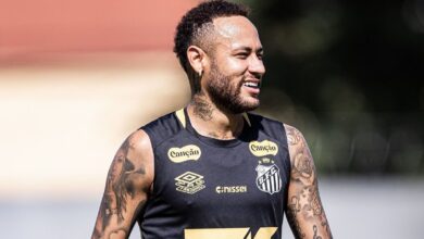 Neymar treina e pode atuar em clássico contra o Santos