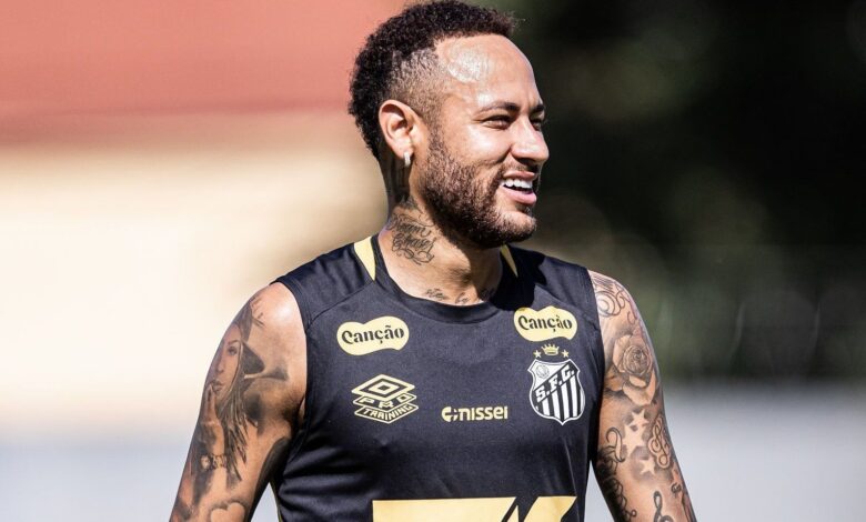 Neymar treina e pode atuar em clássico contra o Santos