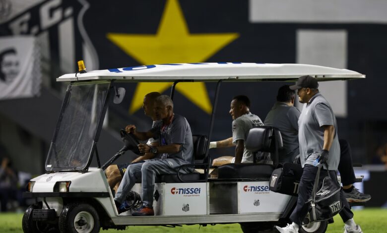 Neymar completa um mês sem atuar pelo Santos em clássico