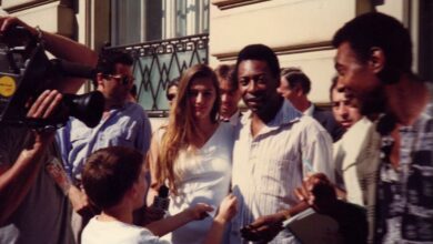 Ilze Scamparini prega peça em Pelé na Copa 90 clássico