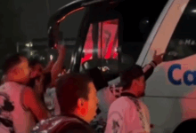 Vasco sofre protesto da torcida no desembarque no RJ