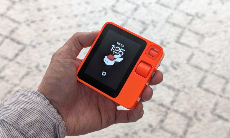 Rabbit revela redesign da UI do R1 após críticas de Jony Ive