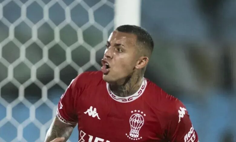 Huracán vence Racing e complica Corinthians na Sul-Americana com vitória crucial