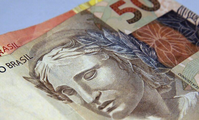 Opep+ ajusta oferta e mercado reage à guerra tarifária