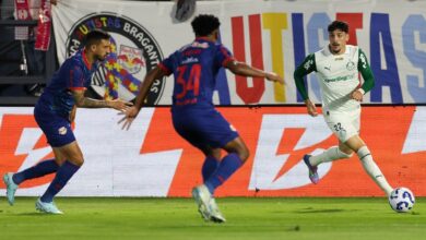 Palmeiras vira jogo e mantém liderança no Brasileirão