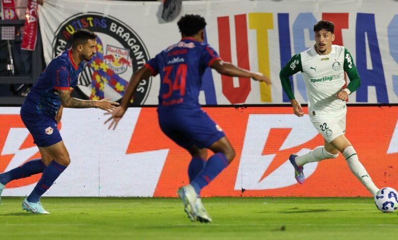 Palmeiras vira jogo e mantém liderança no Brasileirão