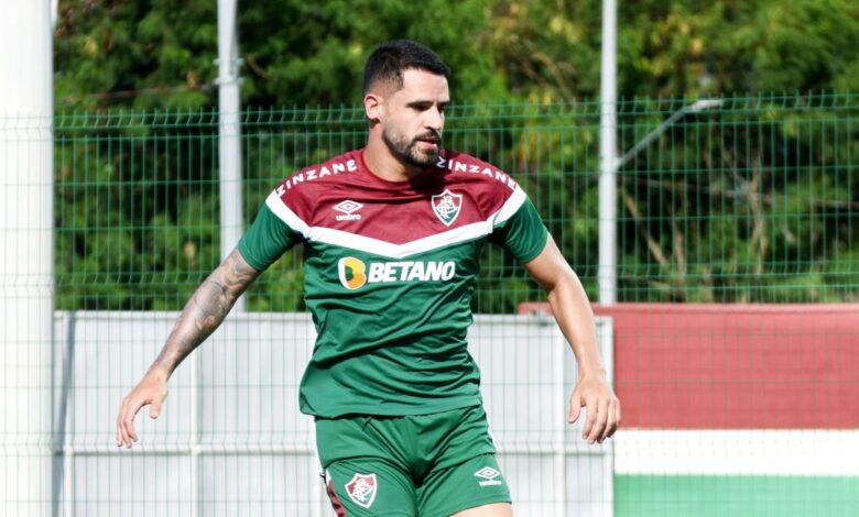 Fluminense encerra contrato com Renato Augusto após derrota
