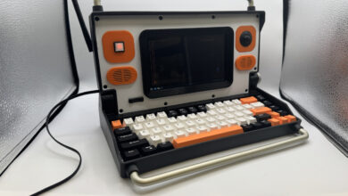 Cyberdeck inspira design de laptop com estilo dos anos 70