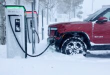 Rivian reduz projeção de entrega por tarifas e guerra comercial
