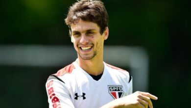 Rodrigo Caio lamenta não ter jogado clássico contra o Santos