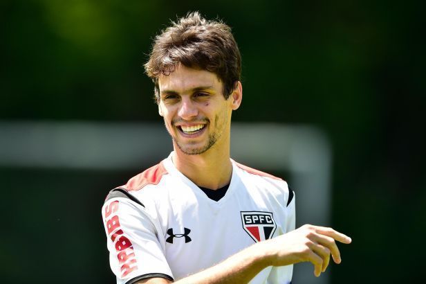 Rodrigo Caio lamenta não ter jogado clássico contra o Santos