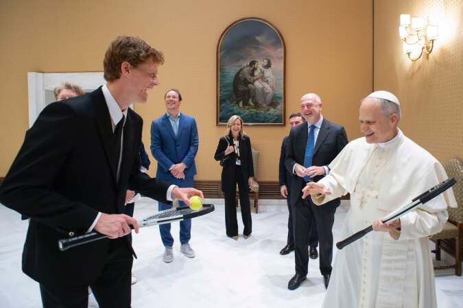 Sinner visita papa Leão XIV para jogo amistoso