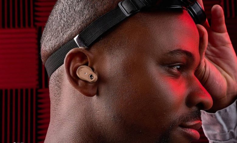Bose e Skullcandy lançam fones TWS US$99 com design e cancelamento ativo
