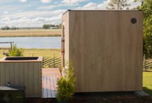 Primeira sauna off-grid dos EUA une design sustentável e tradição