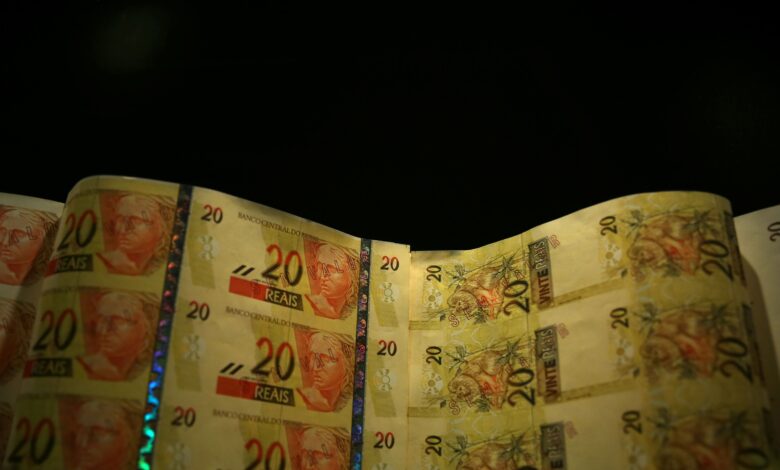 Governo altera IOF em meio a pressões inflacionárias