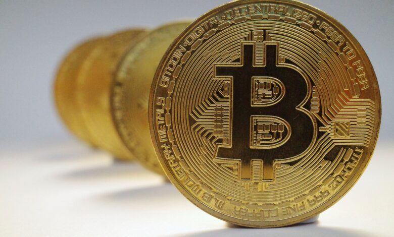 Demanda por ativos digitais leva Bitcoin a US$ 102 mil