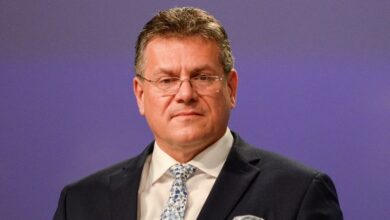 Comissário da UE afirma não ceder a pressão por acordo com EUA e destaca impacto no mercado