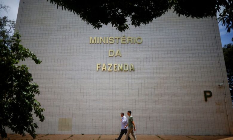 Apps de bancos alertam sobre alta do IOF e impacto no mercado