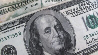 Dólar sobe com juros e diálogo EUA-China no radar do mercado