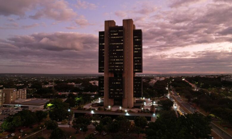 Banco Central mantém porta aberta para alta da Selic e juros