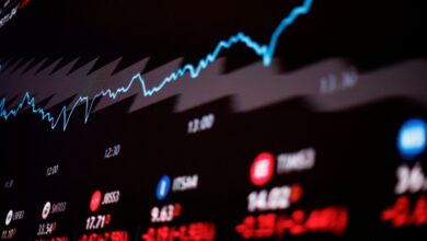 Ibovespa avança 2% com acordo e dólar impacta mercado