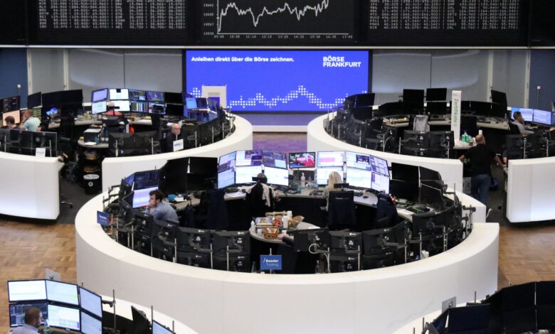 Stoxx 600 recua com queda em ações alemãs e mercado tense