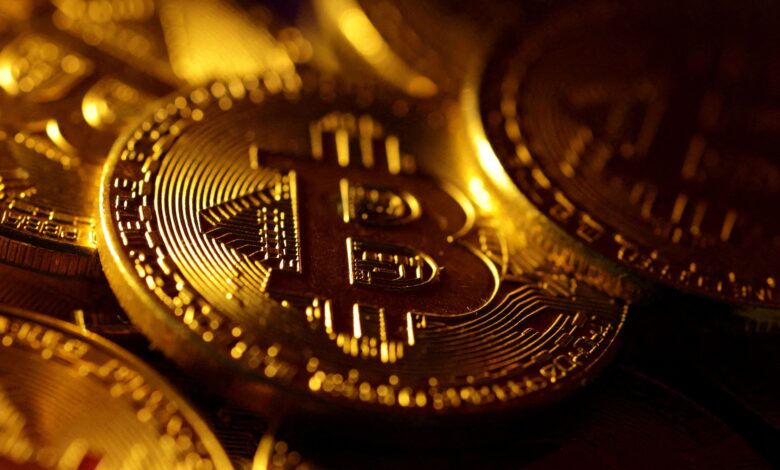 Bitcoin recua com lucro apesar de alta em ETFs e mercado