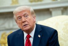 Trump assina ordem executiva que promete reduzir preços de medicamentos