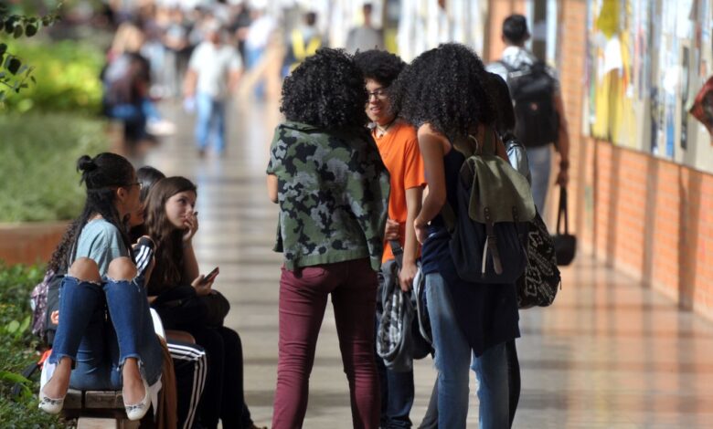 Programa de bolsas para negros tem inscrição prorrogada na educação