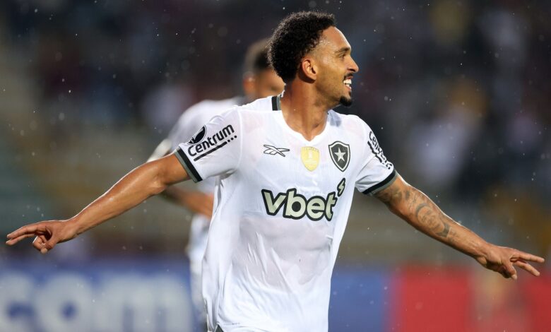 Botafogo marca gol nos acréscimos e vence Carabobo na Libertadores