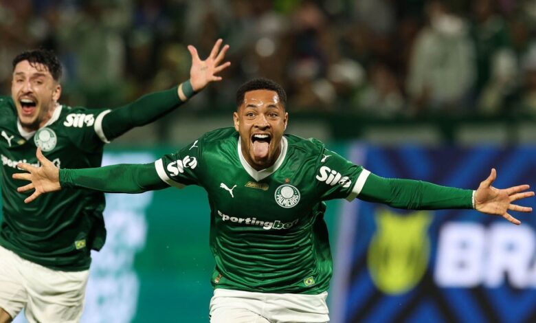 Vitor Roque brilha e garante vitória em clássico emocionante