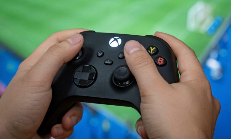 Asus ROG Ally 2 traz botão Xbox e grips diferentes em gadget game