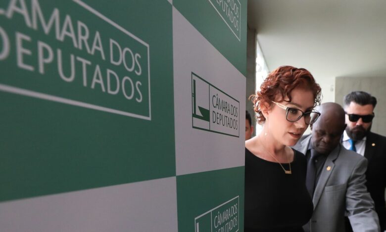STF julga recurso de Carla Zambelli para anular sentença