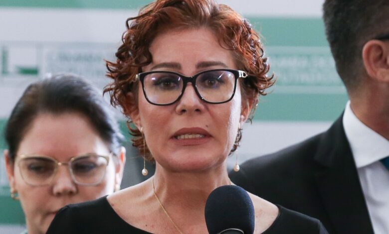 STF nega recurso de Carla Zambelli em execução de sentença