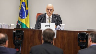 Ex-comandante do Exército nega voz de prisão a Bolsonaro