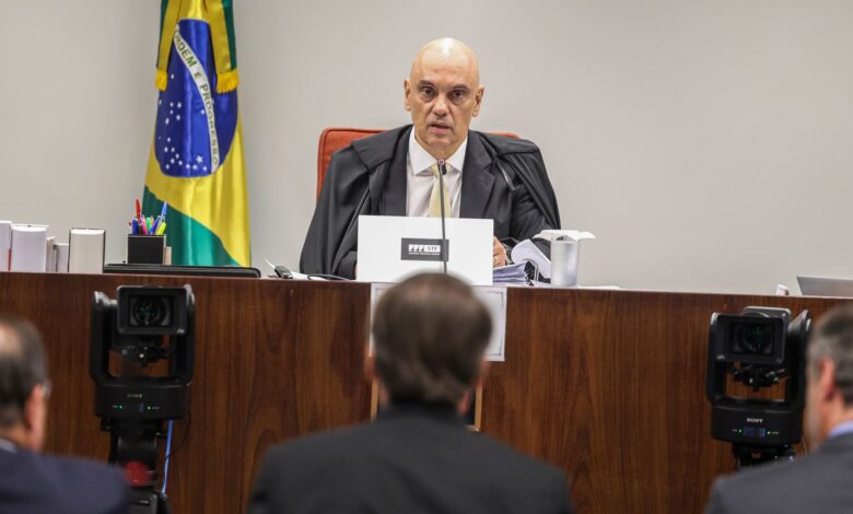 Ex-comandante do Exército nega voz de prisão a Bolsonaro